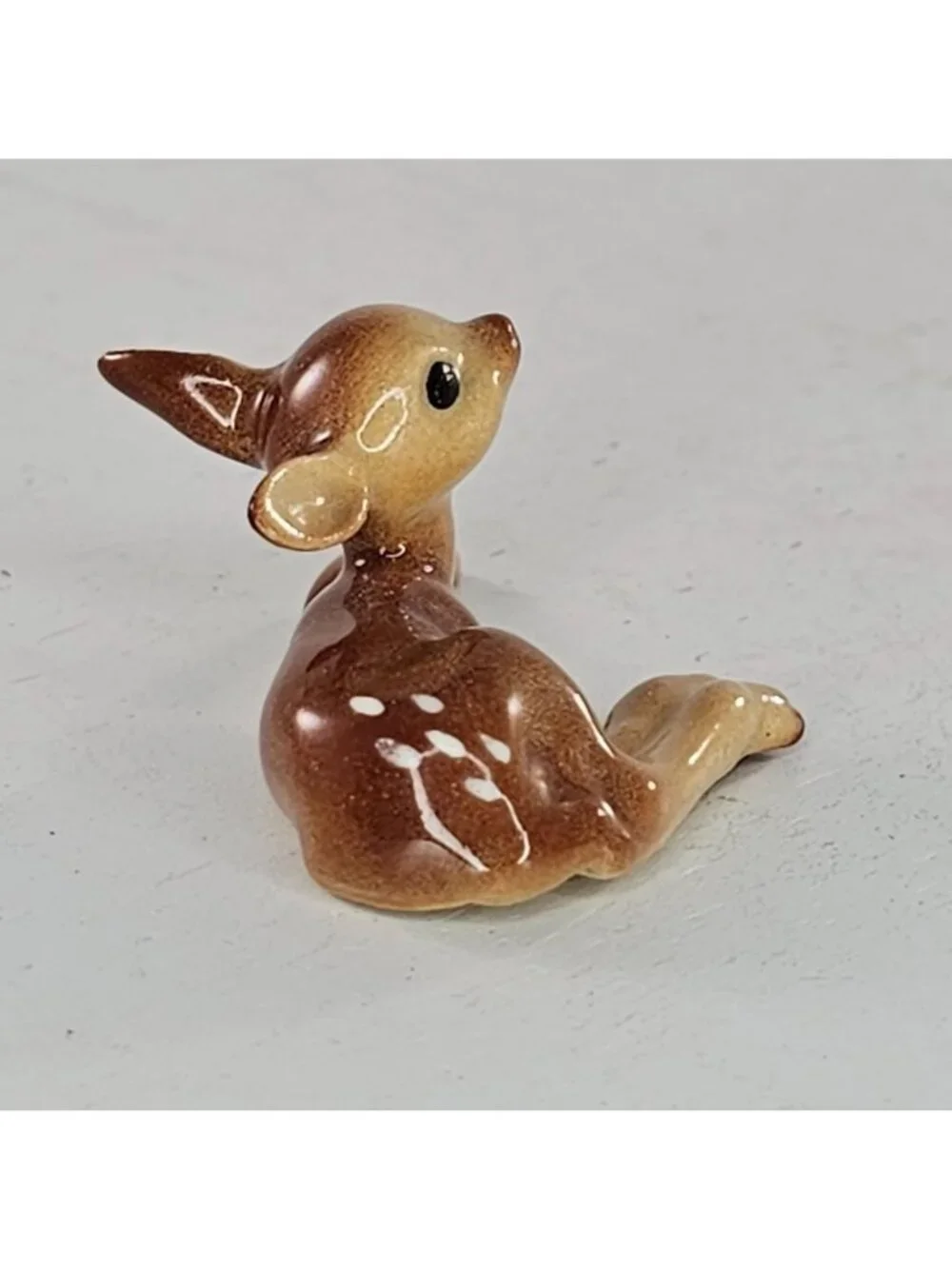 Hagen Renaker Fawn Lying Down Leg Out Baby Deer Miniature Figurine *Chip*